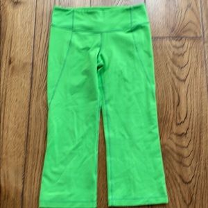 Lululemon crops New